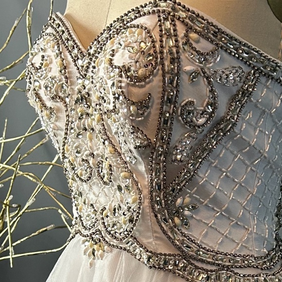 BEJEWELLED WHITE TUTU WEDDING GOWN US SIZE 6 - Picture 3 of 8